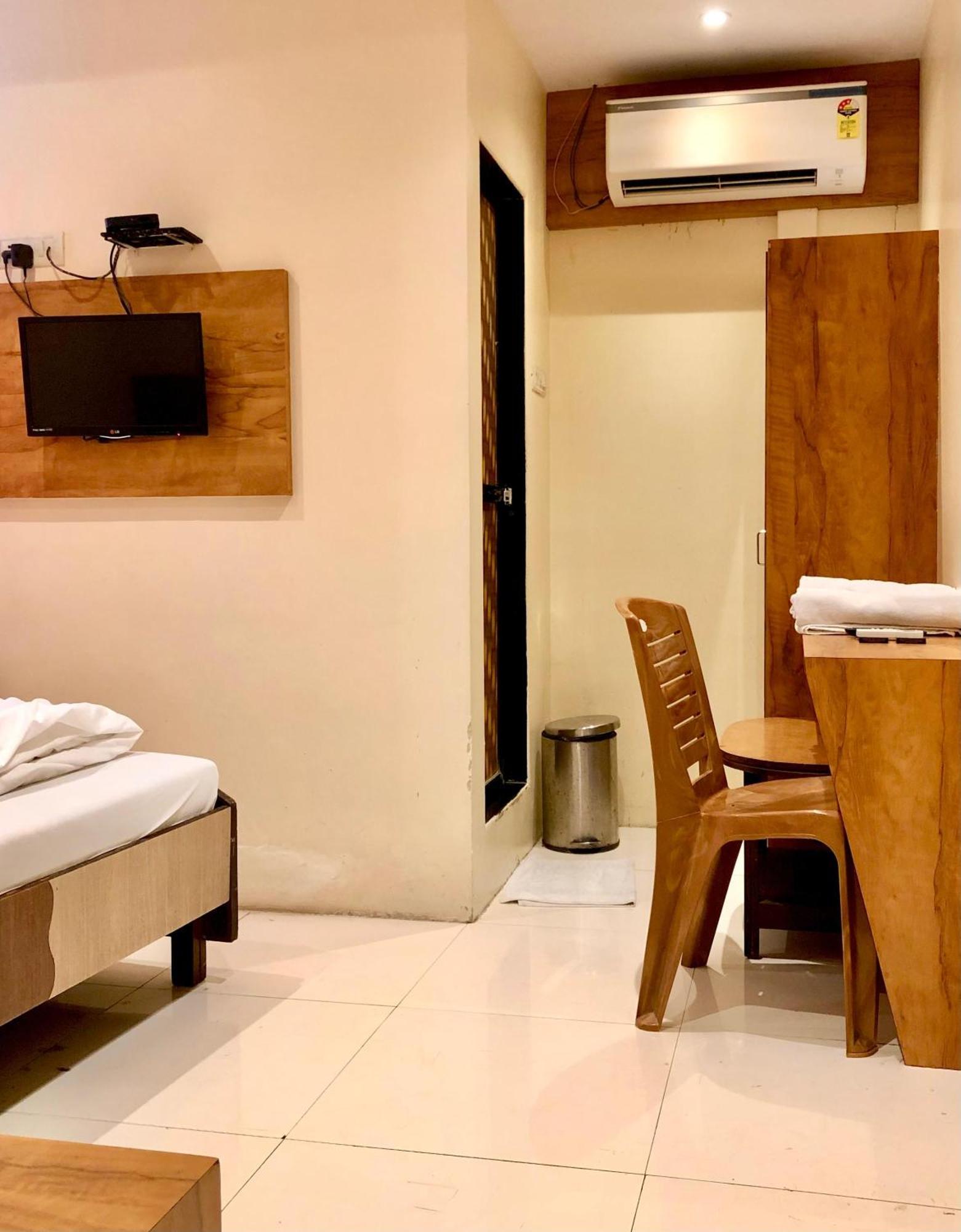 מומביי Hotel Volga 2 מראה חיצוני תמונה